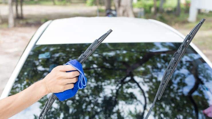 Escobillas limpiaparabrisas del coche: ¿Cuándo se cambian?